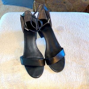Adorable ankle strap sandals-size-7